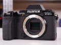 Fujifilm X-S10: piccola, più semplice e stabilizzata